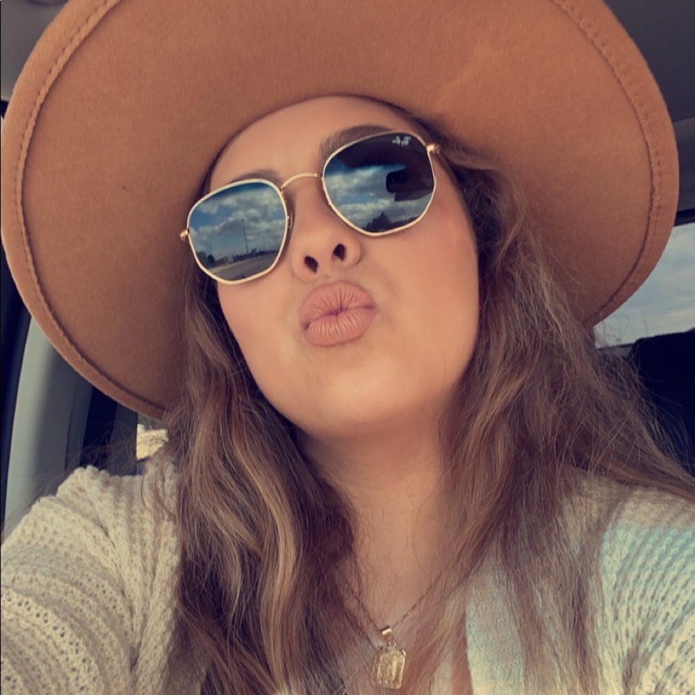 Meet your Posher, Karly